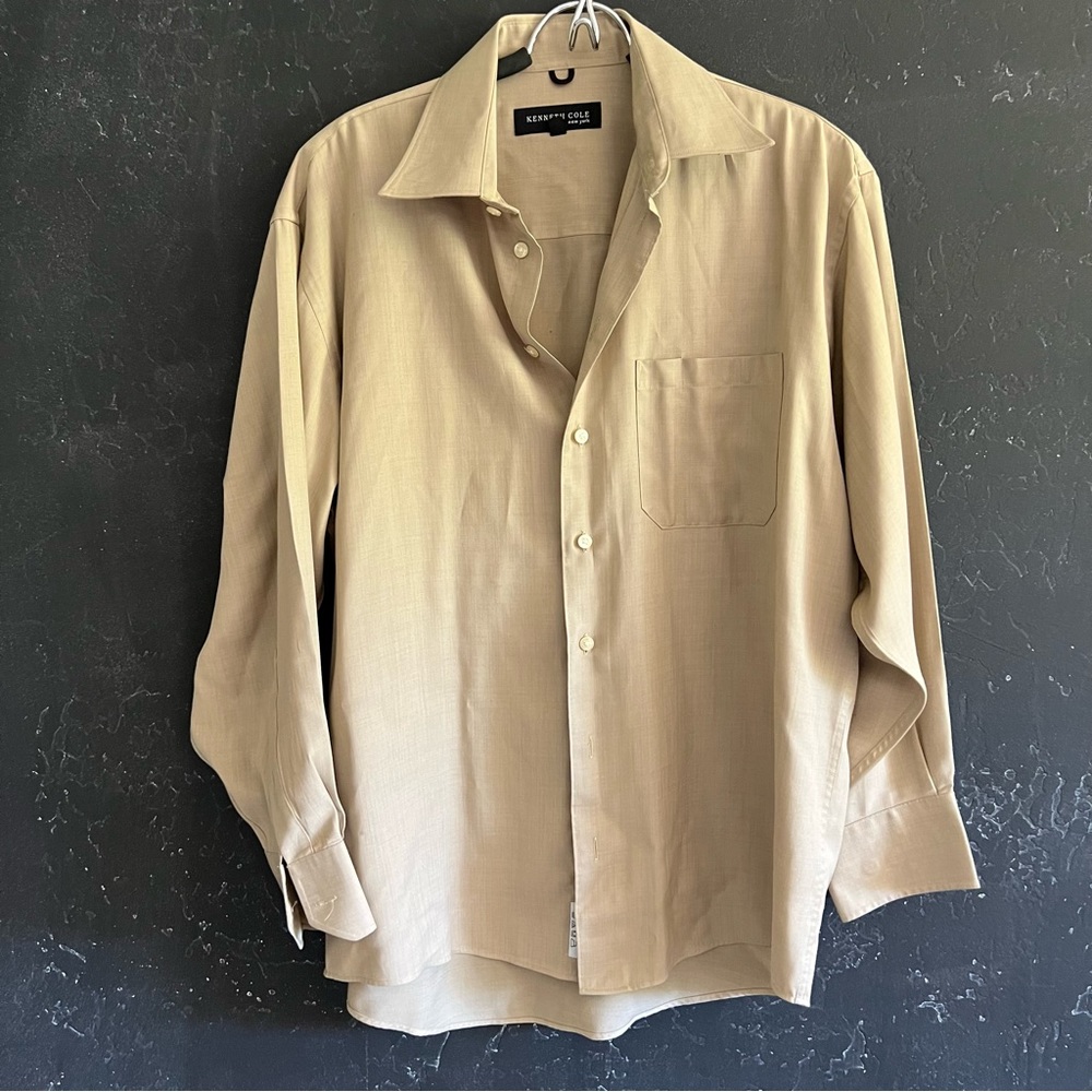 Kenneth Cole Light Khaki Button Up Size 32/33